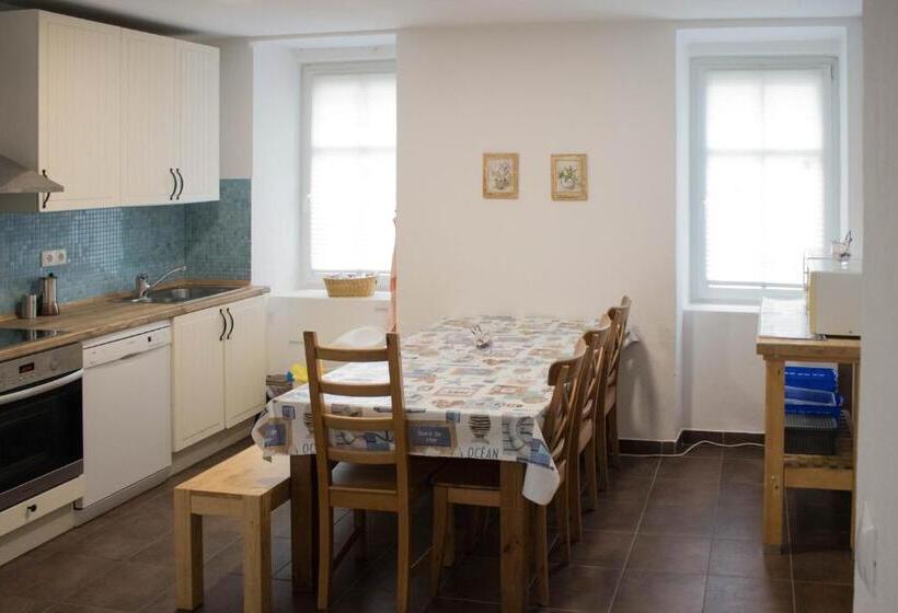 هاستل Travellers' Haven