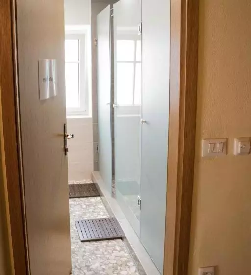 هاستل Travellers' Haven