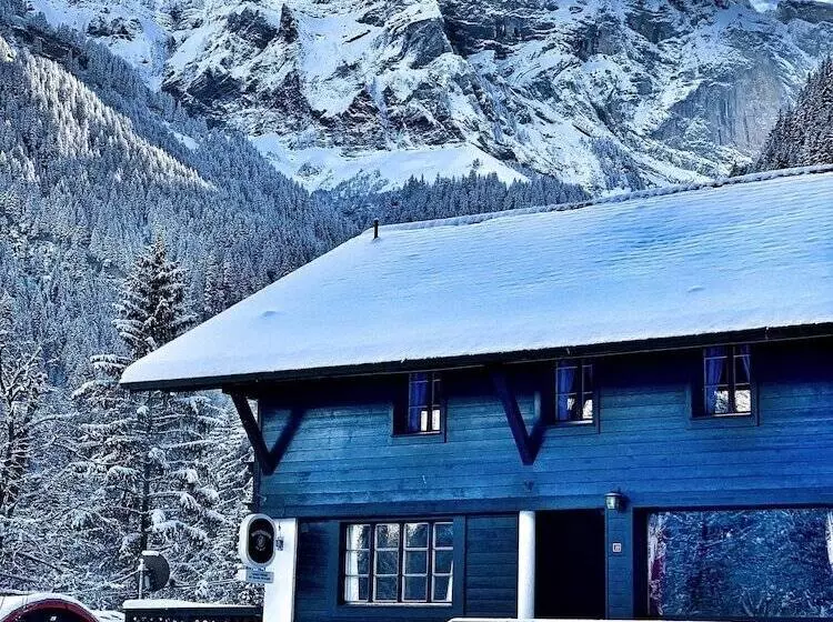 Hotelli Guest House Du Grand Paradis   On Piste