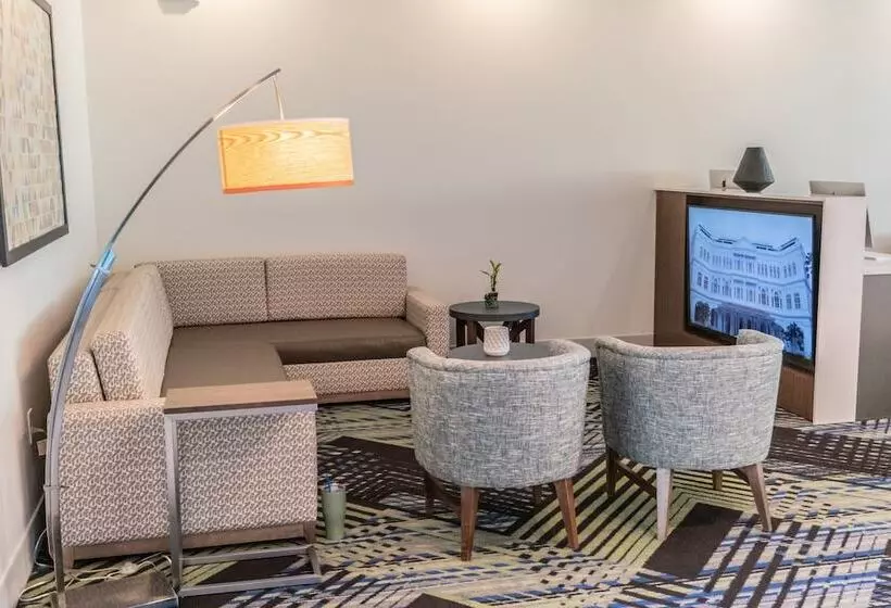 Hotelli Holiday Inn Express & Suites Birmingham   Homewood By Ihg