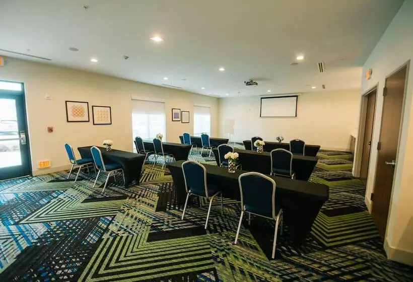 Hotelli Holiday Inn Express & Suites Birmingham   Homewood By Ihg