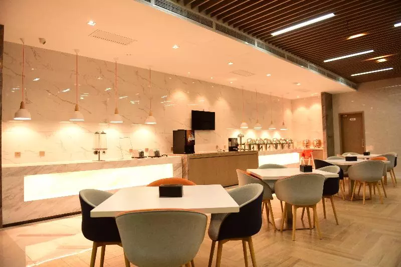 Hotelli Holiday Inn Express Lhasa Potala Square