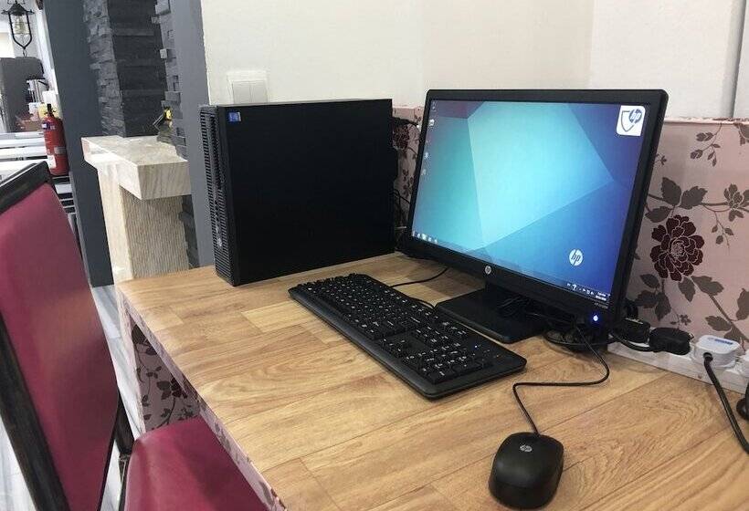 هتل Oss Backpackers Hostel