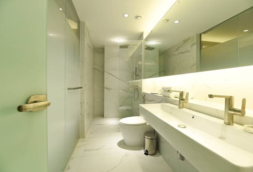 Red Hotel Cubao, Quezon City