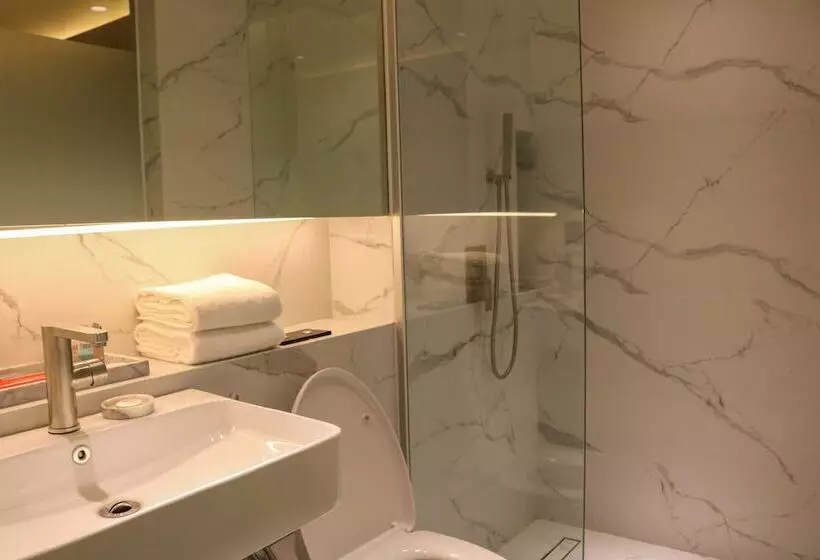Red Hotel Cubao, Quezon City