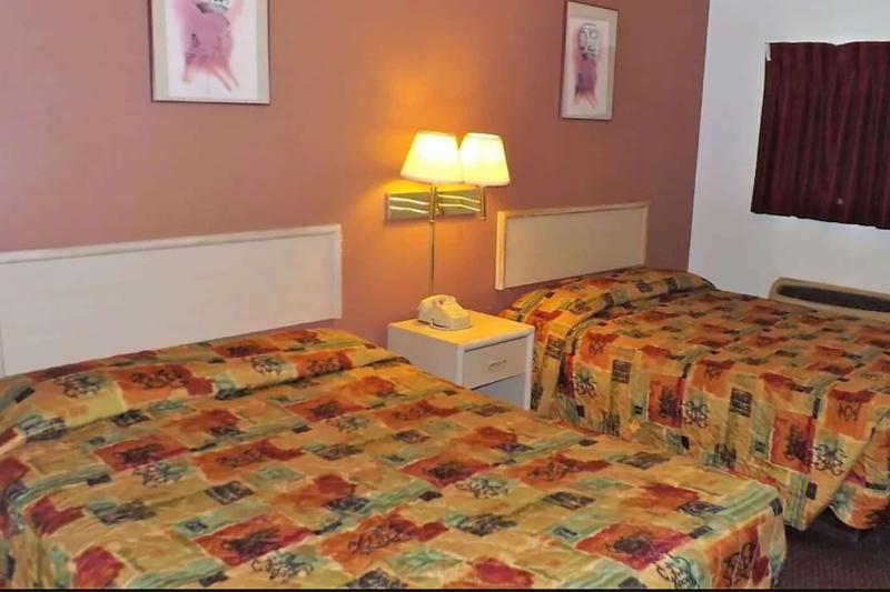 ホテル Travelodge by Wyndham Farmington