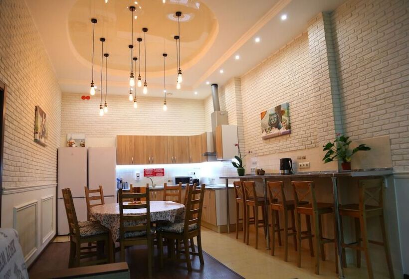 Mini Hotel Artist On Baumanskaya   Hostel