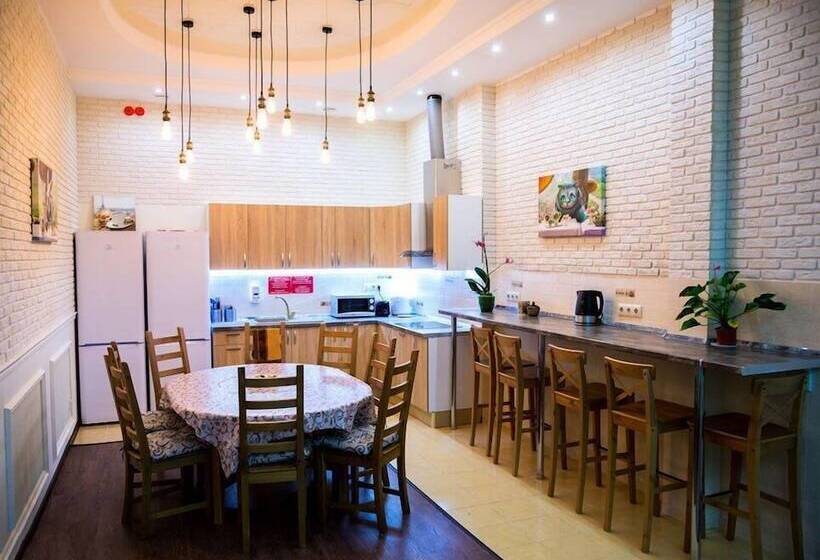 Mini Hotel Artist On Baumanskaya   Hostel