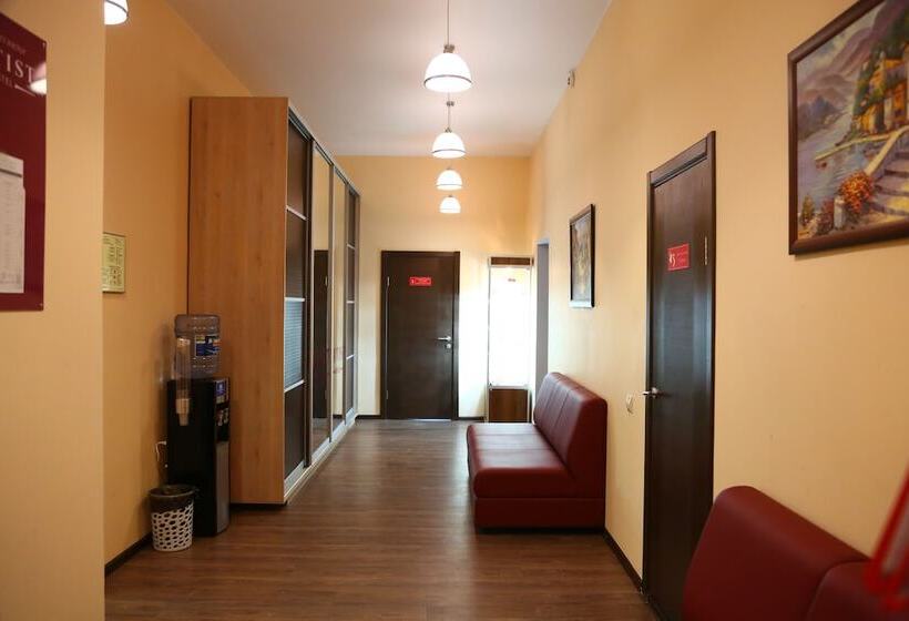 Mini Hotel Artist On Baumanskaya   Hostel