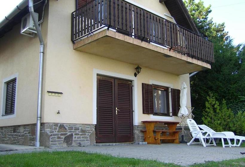 ペンション Balázs Apartman