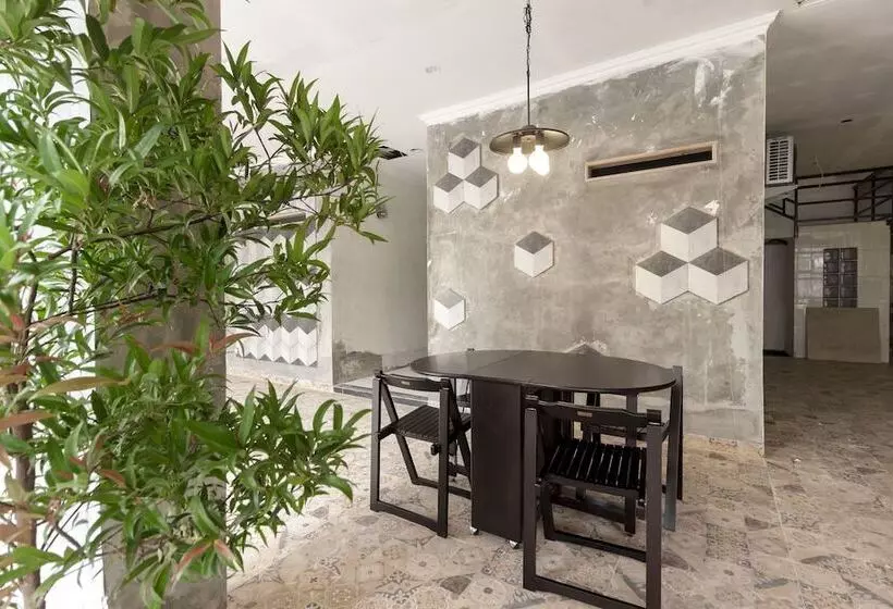 ペンション Reddoorz Plus @ Cipete Damai