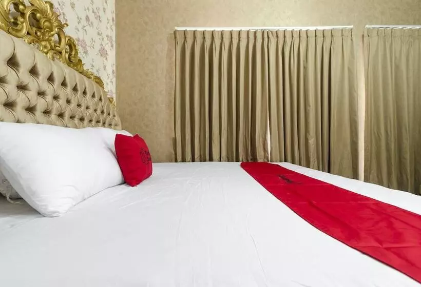 ペンション Reddoorz Plus @ Cipete Damai