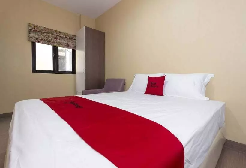 ペンション Reddoorz Plus @ Cipete Damai