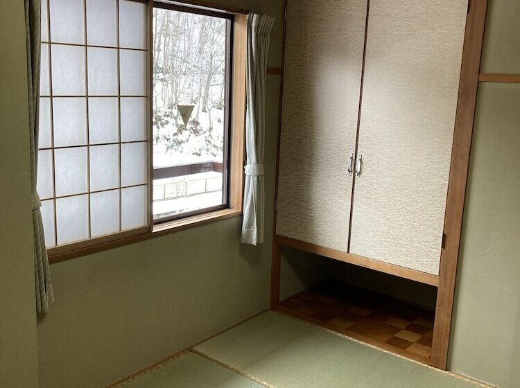 مسافرخانه Ouji Pension Naeba