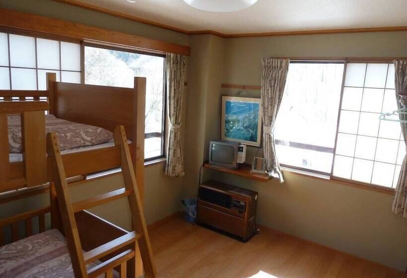 مسافرخانه Ouji Pension Naeba