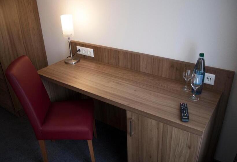 Отель La Flamme Wertheim Garni