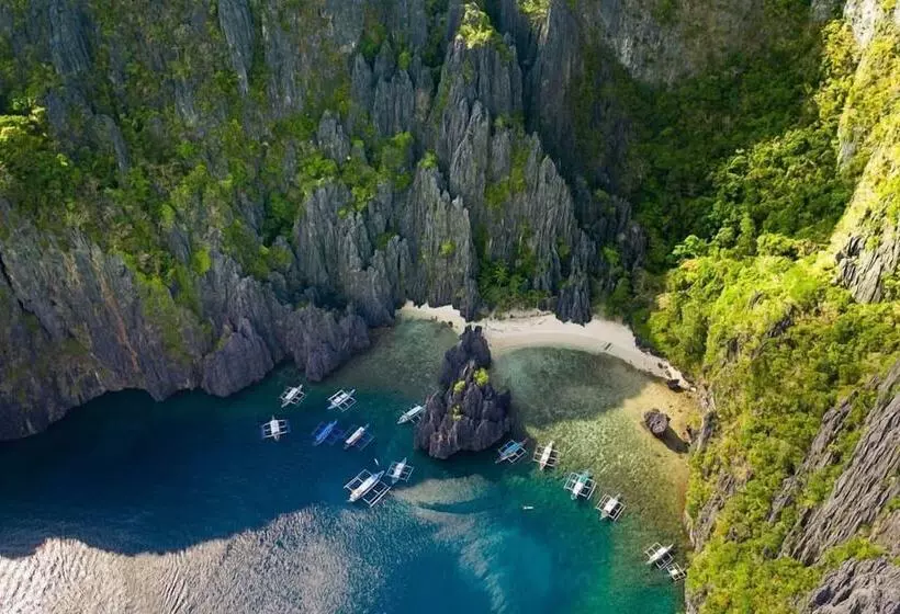 Hotelli Pangulatan Beach Resort