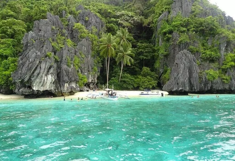 Hotelli Pangulatan Beach Resort