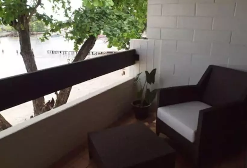 هتل Solomon Kitano Mendana