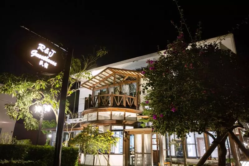 تختخواب و صبحانه R&j Guesthouse