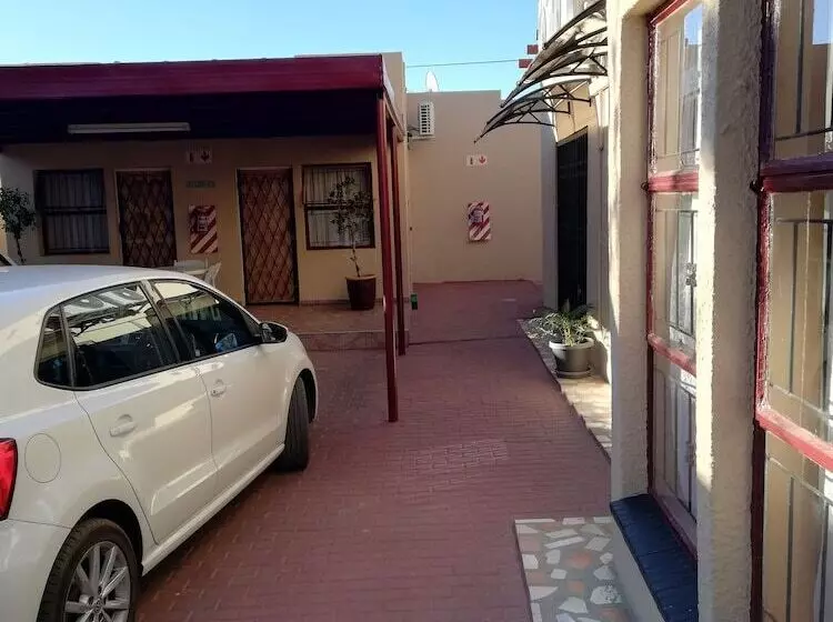 簡易ホテル Sentlhaga Guest House