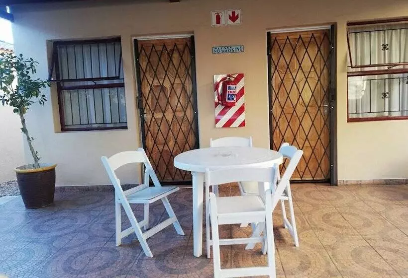 簡易ホテル Sentlhaga Guest House