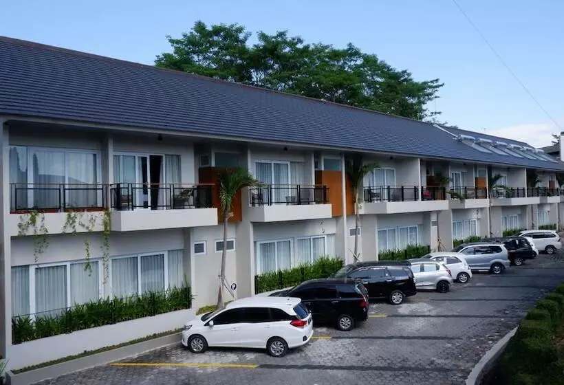 Hotel Front One Resort Magelang