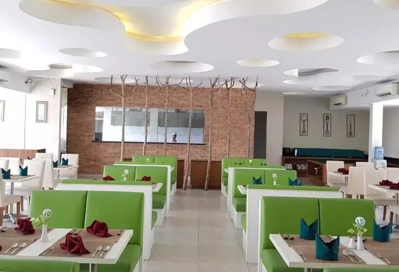 Hotel Front One Resort Magelang