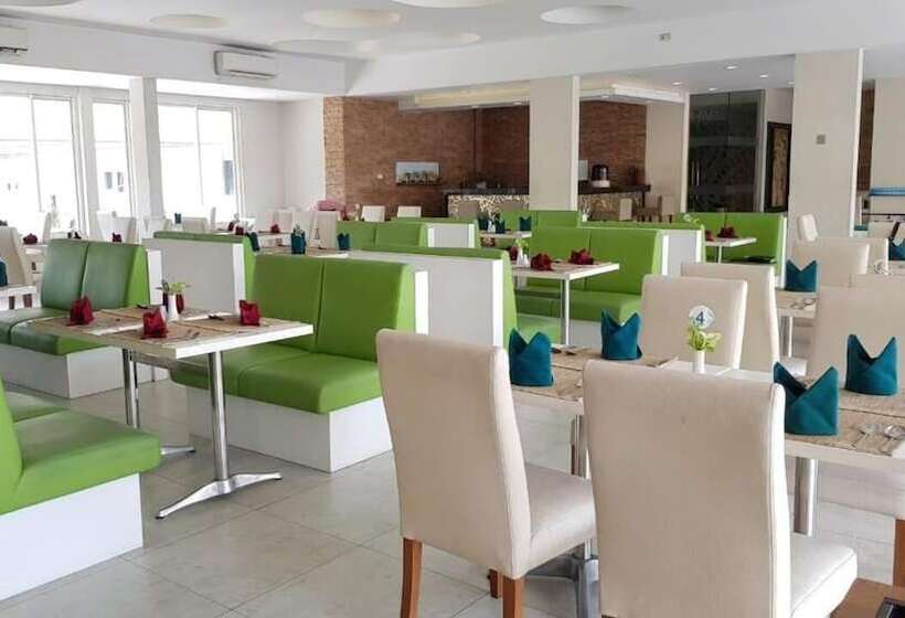 Hotel Front One Resort Magelang