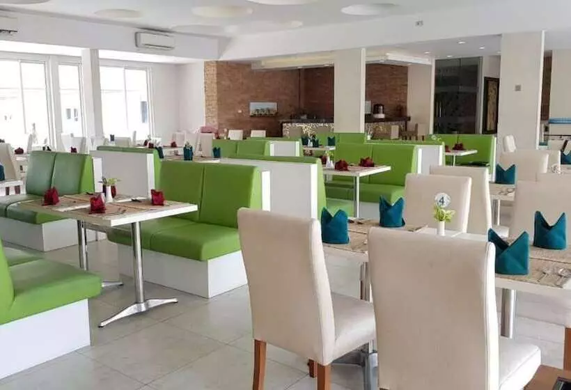 Hotel Front One Resort Magelang