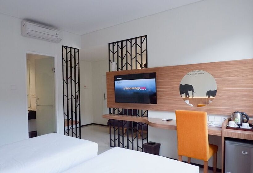 Hotel Front One Resort Magelang