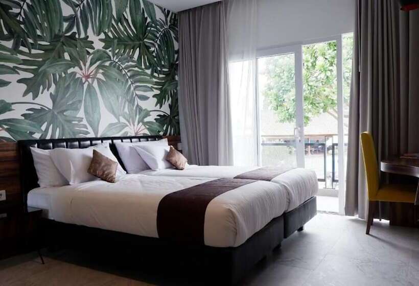 Hotel Front One Resort Magelang