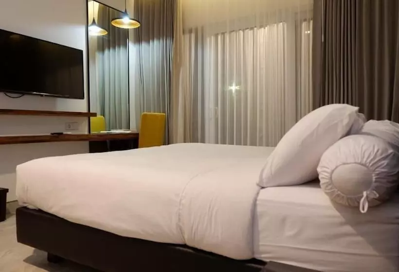 Hotel Front One Resort Magelang