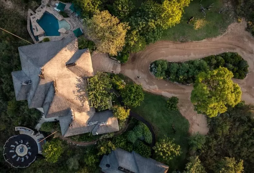 Hotelli Makumu Private Game Lodge