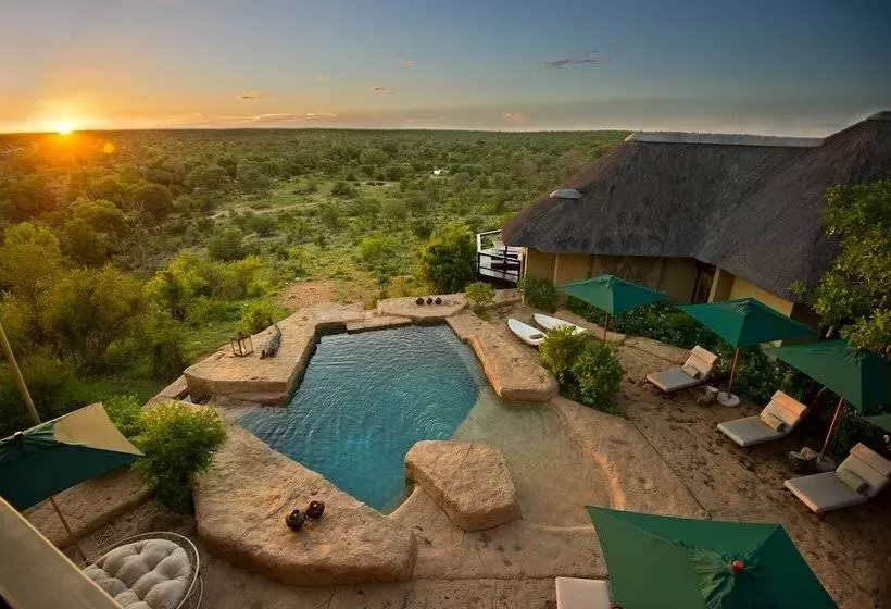 Hotelli Makumu Private Game Lodge