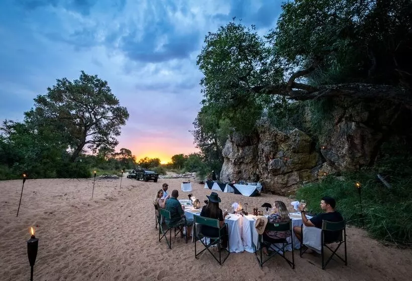 Hotelli Makumu Private Game Lodge