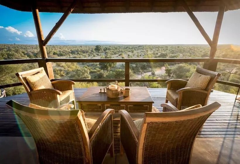 Hotelli Makumu Private Game Lodge