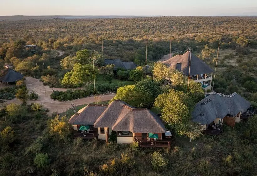 Hotelli Makumu Private Game Lodge
