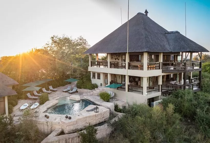 Hotelli Makumu Private Game Lodge