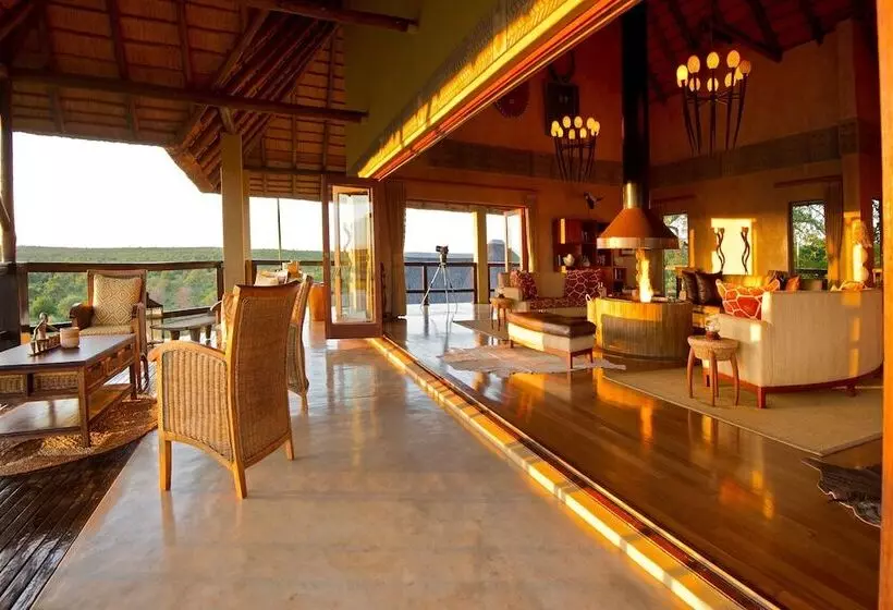 Hotelli Makumu Private Game Lodge