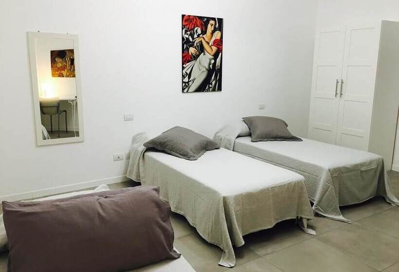 تختخواب و صبحانه Room Center Station 2