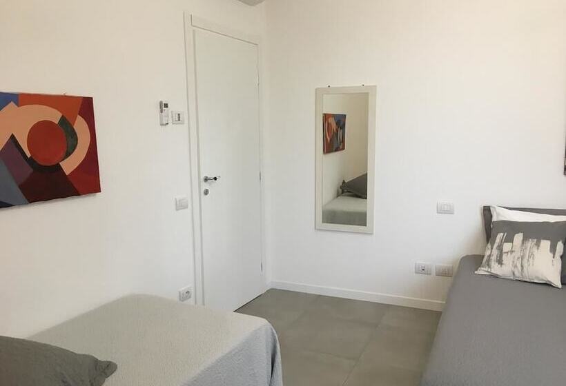 تختخواب و صبحانه Room Center Station 2