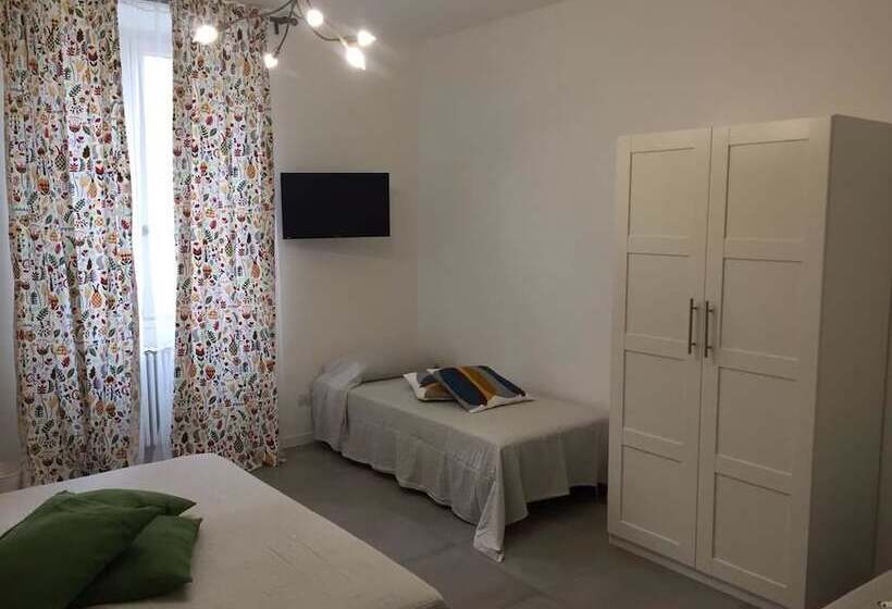 تختخواب و صبحانه Room Center Station 2