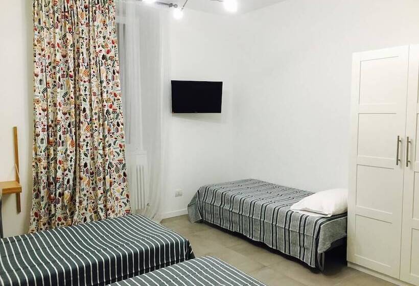 تختخواب و صبحانه Room Center Station 2