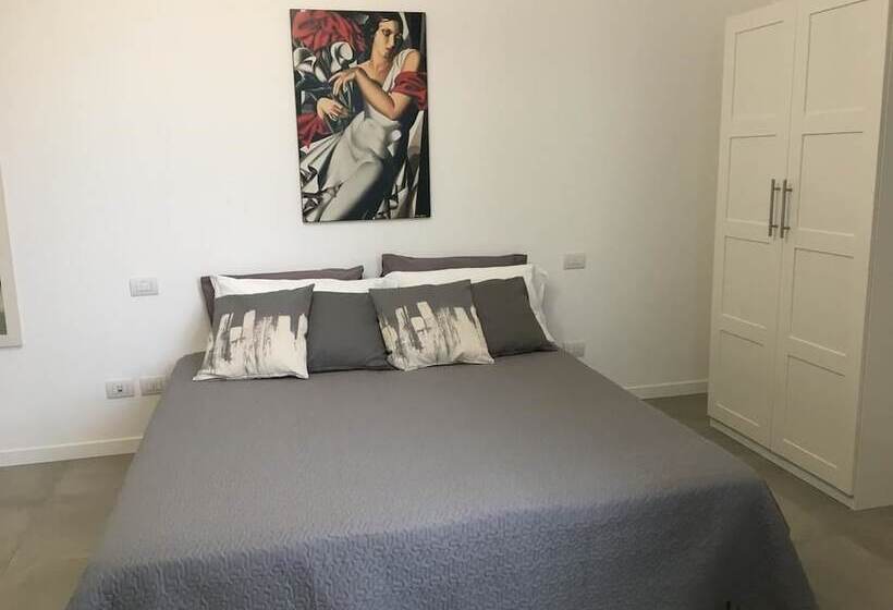 تختخواب و صبحانه Room Center Station 2