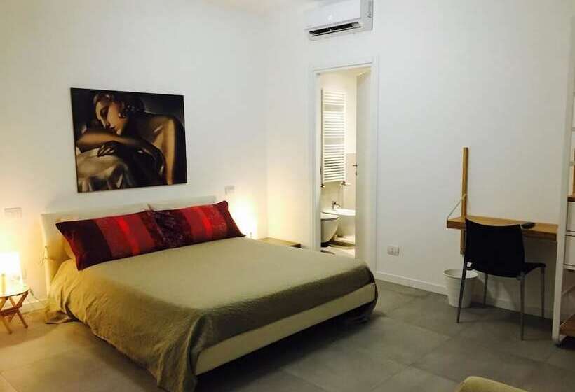 تختخواب و صبحانه Room Center Station 2