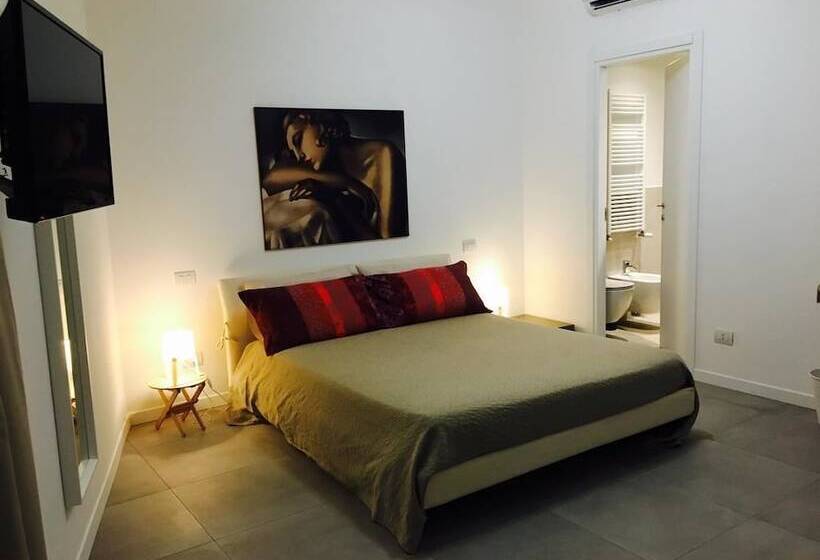 تختخواب و صبحانه Room Center Station 2