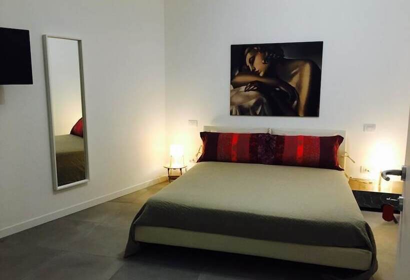 تختخواب و صبحانه Room Center Station 2