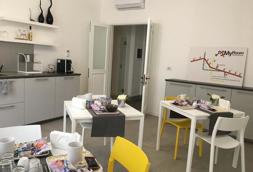 تختخواب و صبحانه Room Center Station 2