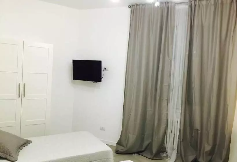 تختخواب و صبحانه Room Center Station 2